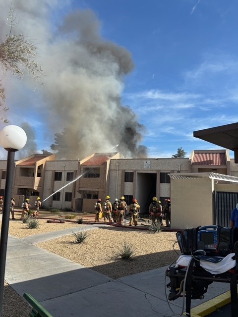Incendio en Las Vegas desplaza a 32 personas del Walker House Apartments